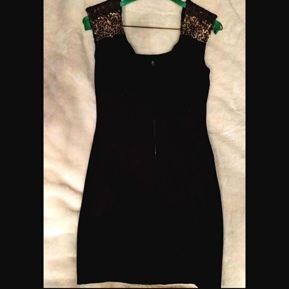 GUESS little black dress with gold sequin shoulders sz XS - Picture 3 of 6